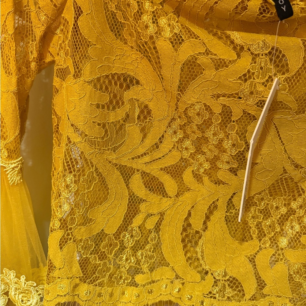NWT San Joy Yellow Embellished Crop Blouse - Picture 6 of 8